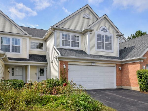 1004 Charlestowne Drive, West Chicago, IL 60185
