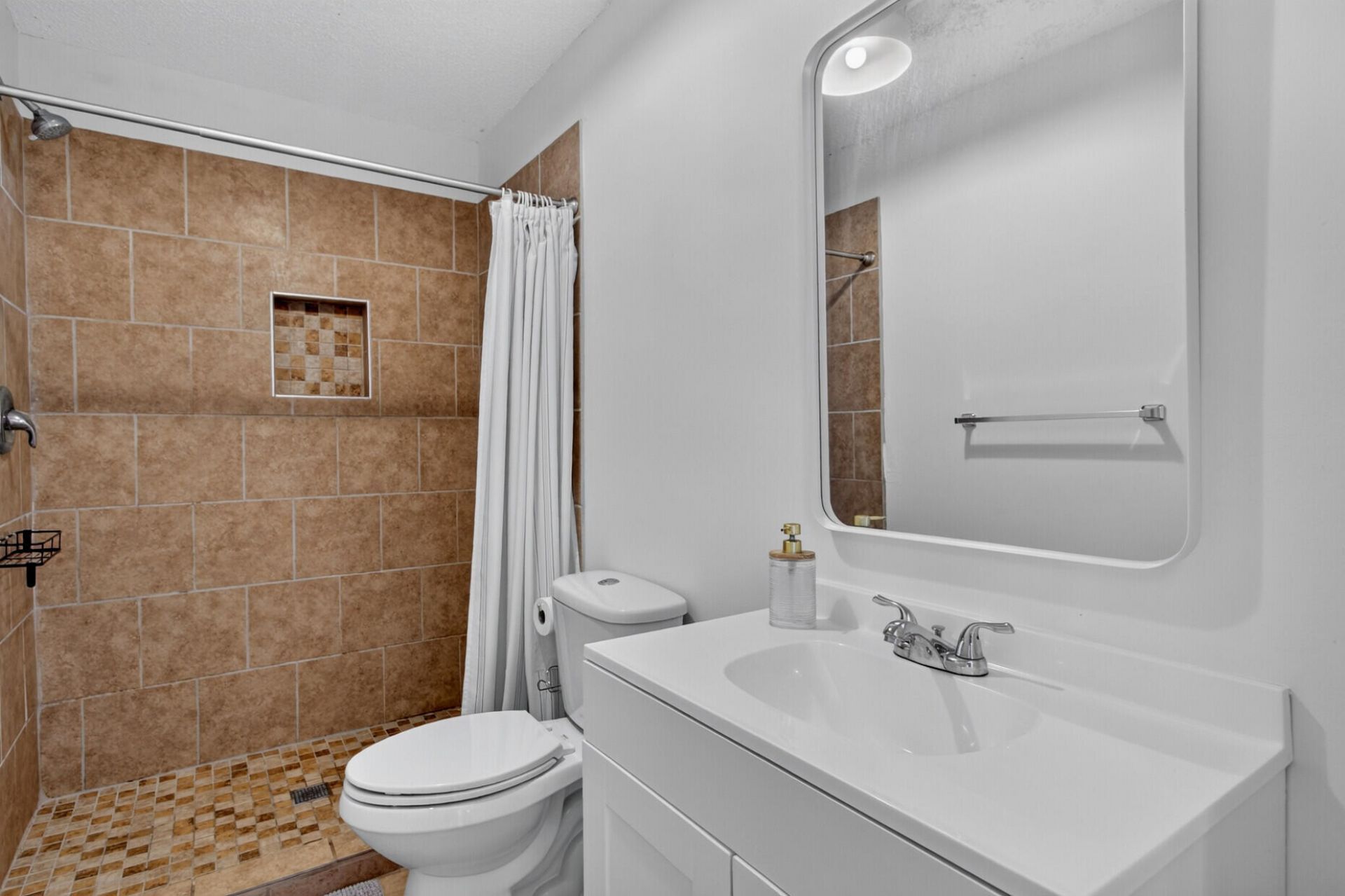 1343 E Montague Avenue Photo 17