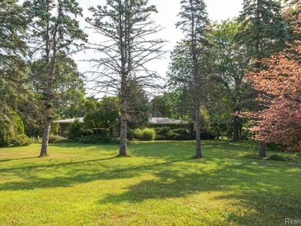 575 S Hemlock Road, Richland Township, Mi 48626