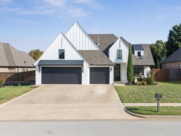 2240 W Charlotte Street , Broken Arrow, OK 74011