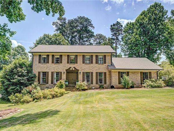 4414 Dunriver Drive SW, Lilburn, GA 30047