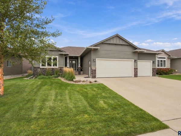 3604 E Prairie Wind St, Sioux Falls, SD 57108