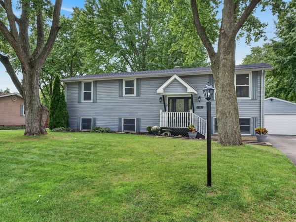 1521 Surrey Road , Batavia, IL 60510
