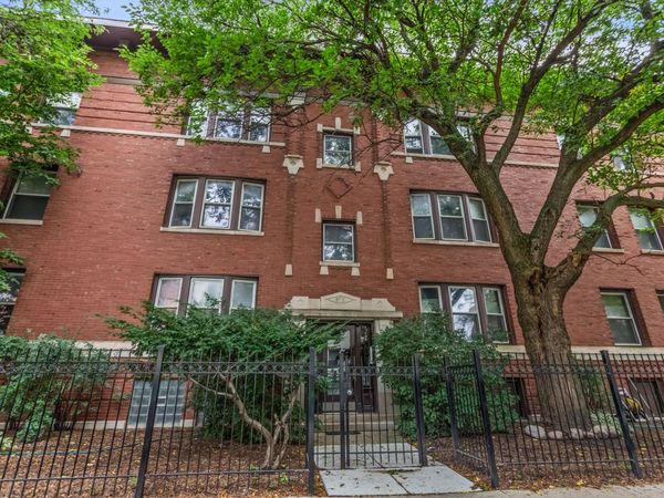 805 W Belle Plaine Avenue, Unit 103, Chicago, IL 60613