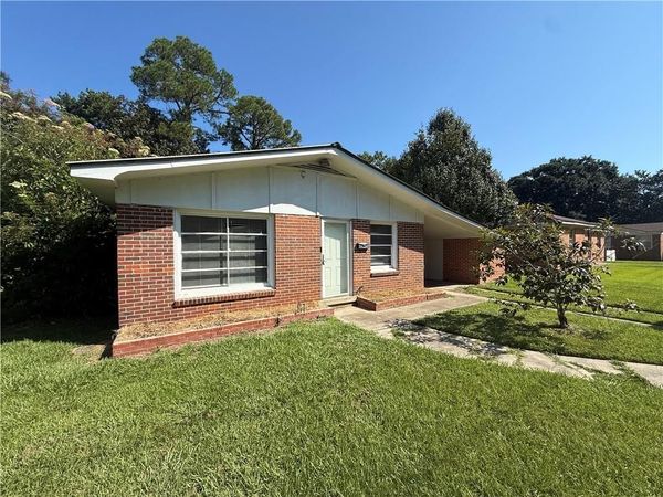 3056 Pleasant Valley Road , Mobile, AL 36606
