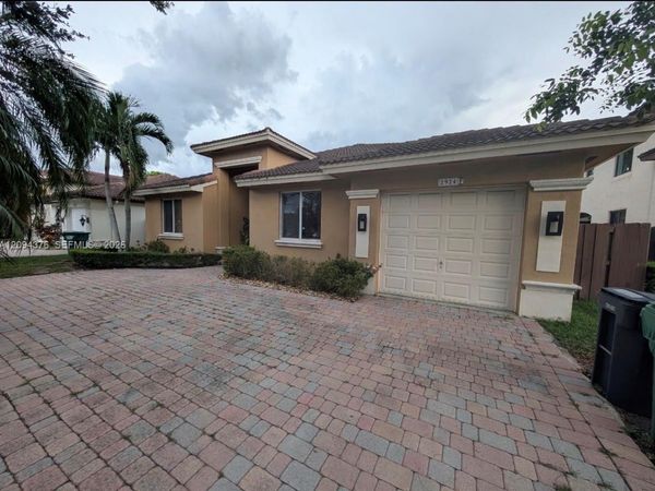2924 SW 144th Pl , Miami, FL 33175