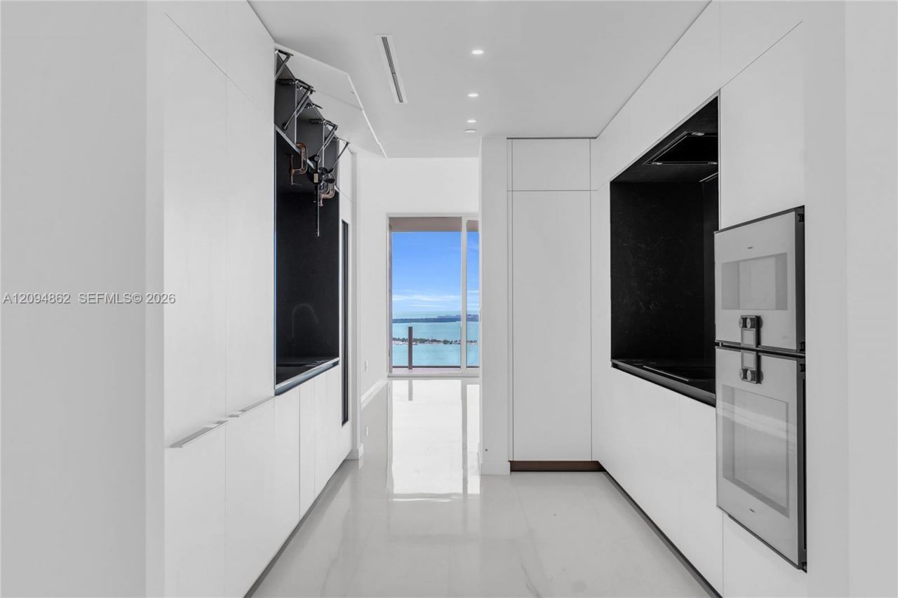 300 Biscayne Blvd Way , Unit 4203, Miami, FL 33131 Photo