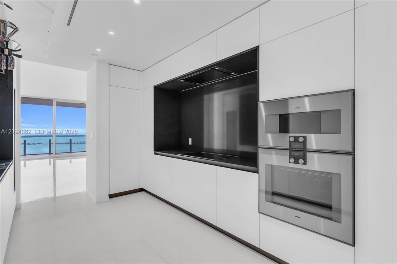 300 Biscayne Blvd Way , Unit 4203, Miami, FL 33131 Photo