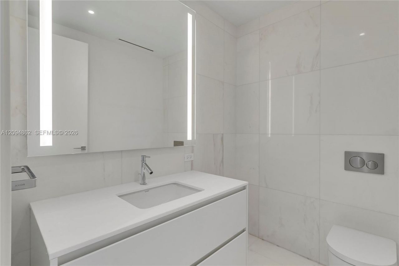 300 Biscayne Blvd Way , Unit 4203, Miami, FL 33131 Photo
