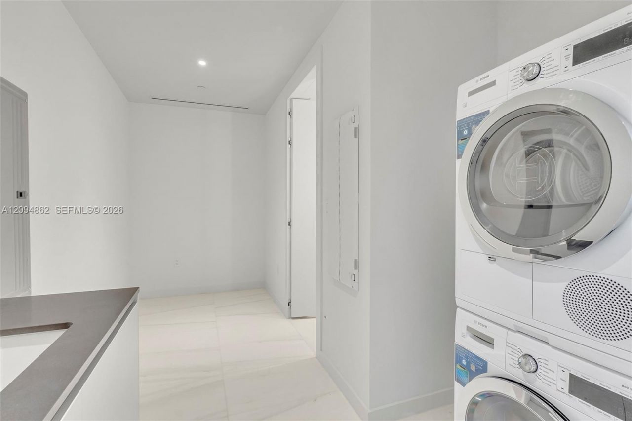 300 Biscayne Blvd Way , Unit 4203, Miami, FL 33131 Photo