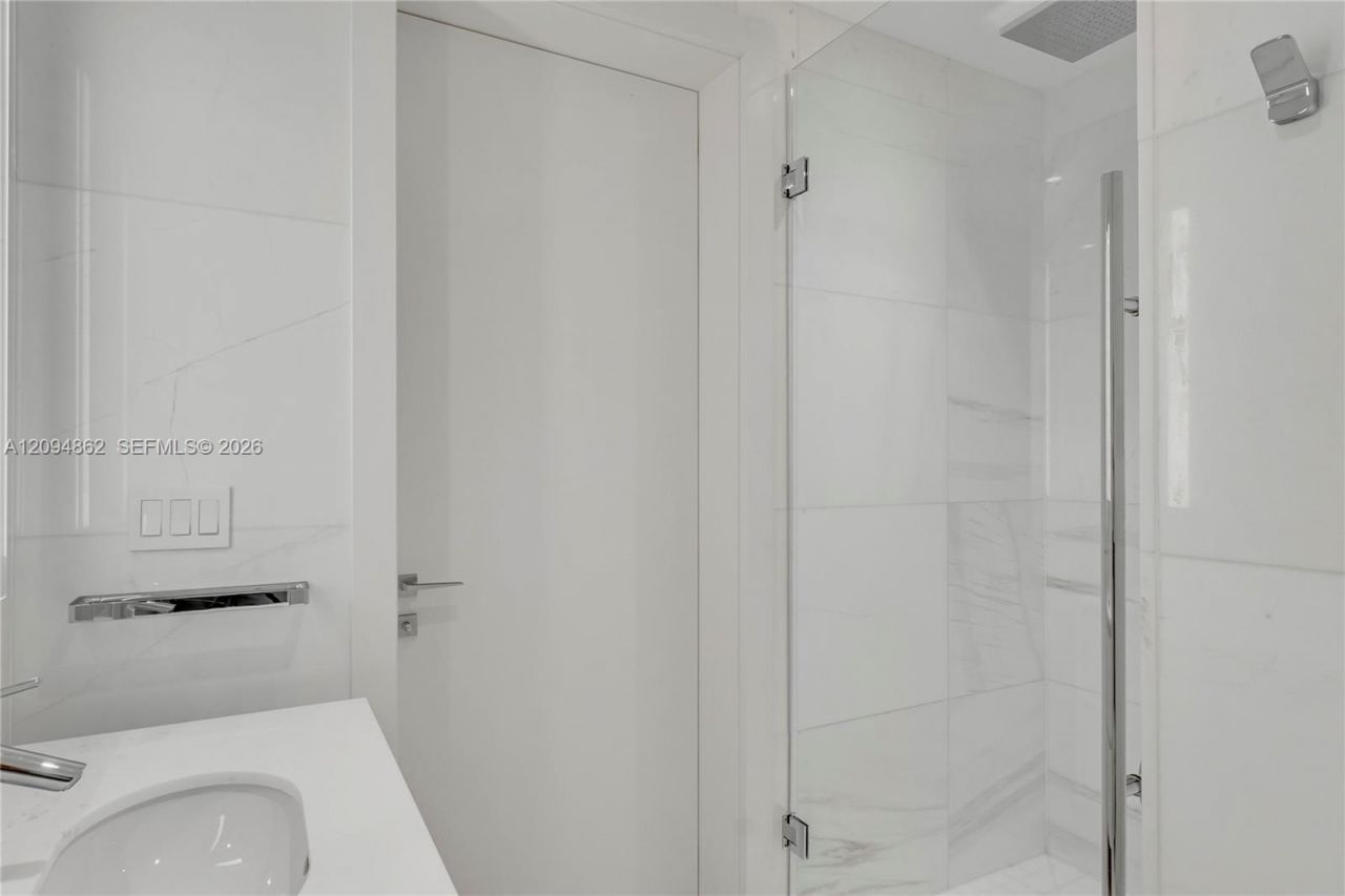 300 Biscayne Blvd Way , Unit 4203, Miami, FL 33131 Photo