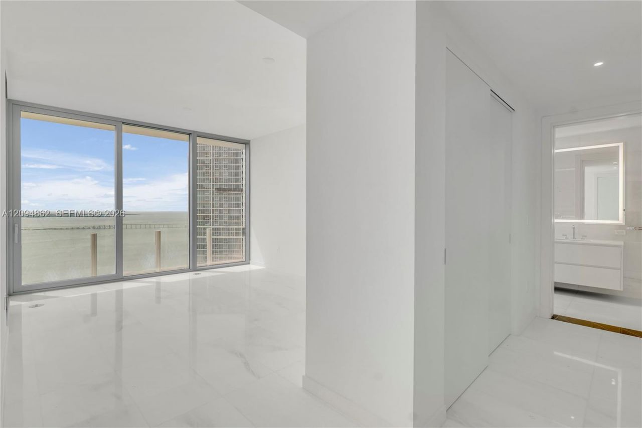 300 Biscayne Blvd Way , Unit 4203, Miami, FL 33131 Photo