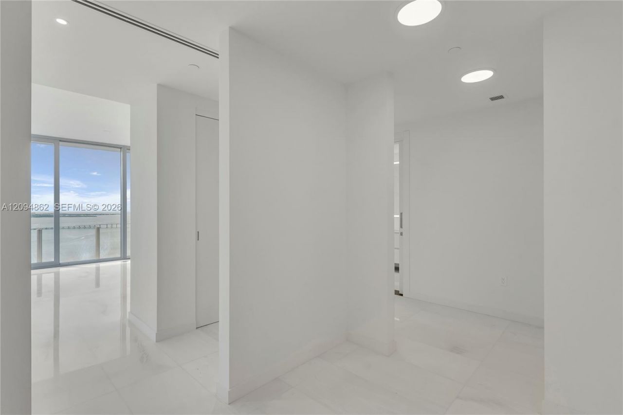 300 Biscayne Blvd Way , Unit 4203, Miami, FL 33131 Photo