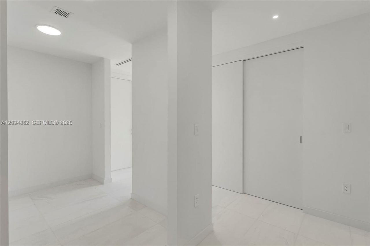 300 Biscayne Blvd Way , Unit 4203, Miami, FL 33131 Photo