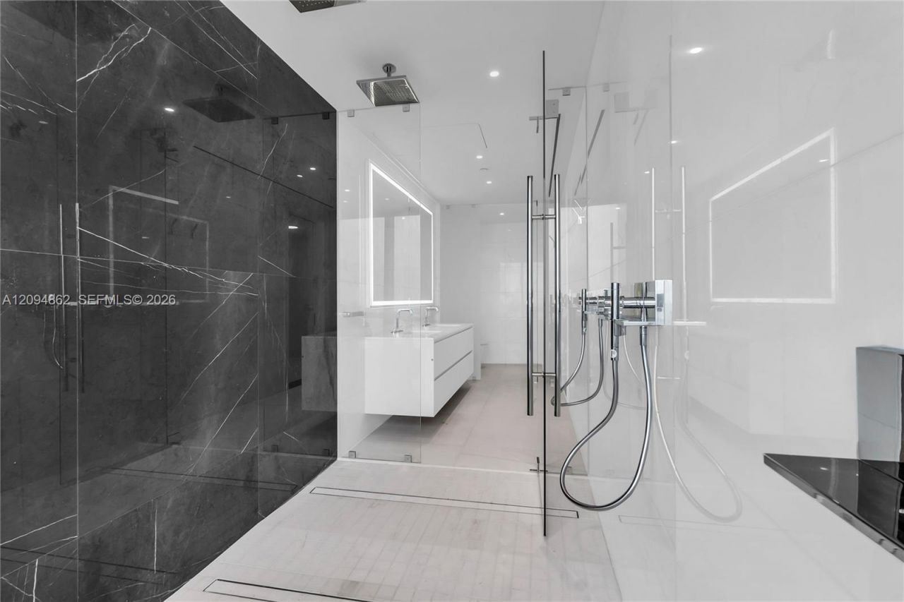 300 Biscayne Blvd Way , Unit 4203, Miami, FL 33131 Photo