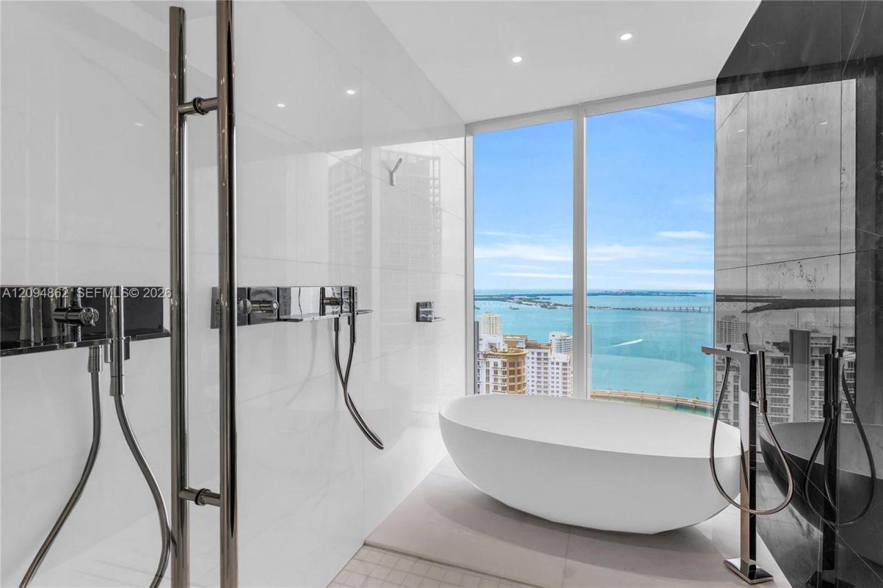 300 Biscayne Blvd Way , Unit 4203, Miami, FL 33131 Photo