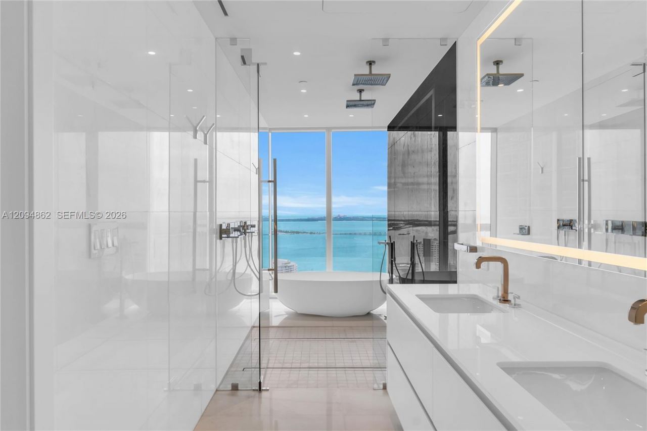 300 Biscayne Blvd Way , Unit 4203, Miami, FL 33131 Photo