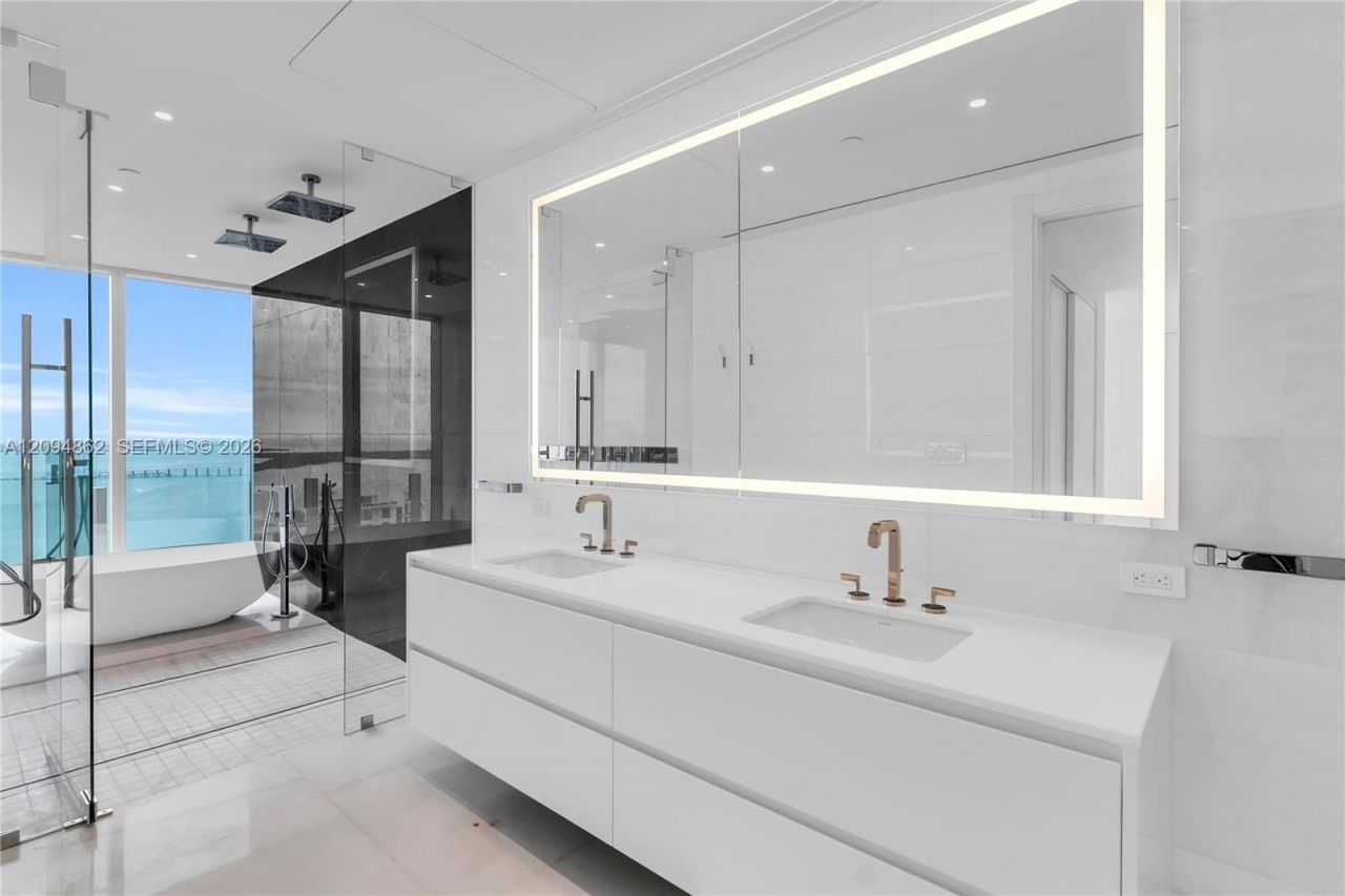300 Biscayne Blvd Way , Unit 4203, Miami, FL 33131 Photo