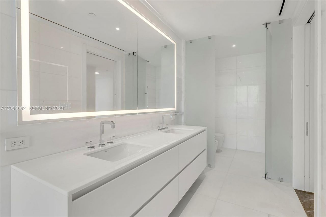 300 Biscayne Blvd Way , Unit 4203, Miami, FL 33131 Photo