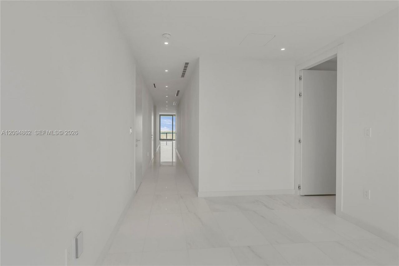 300 Biscayne Blvd Way , Unit 4203, Miami, FL 33131 Photo