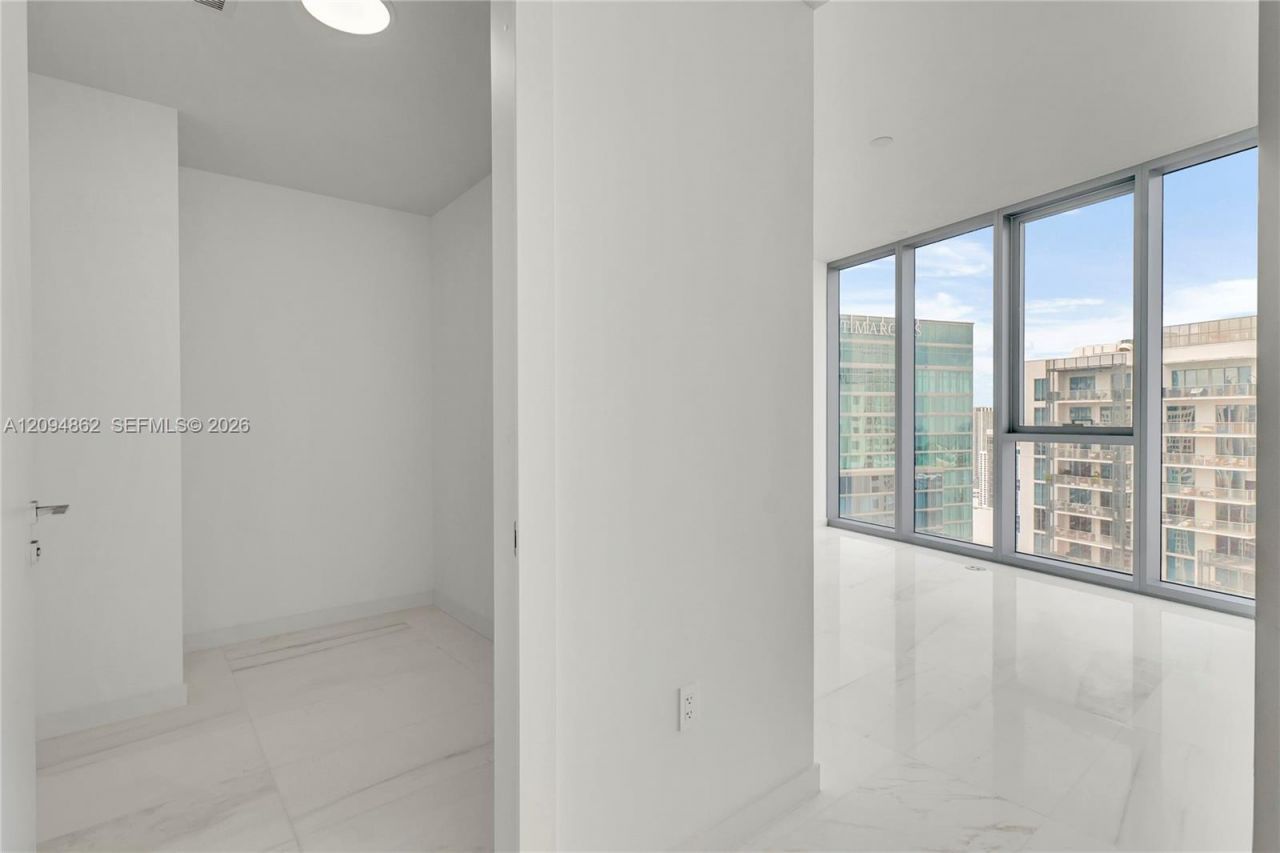 300 Biscayne Blvd Way , Unit 4203, Miami, FL 33131 Photo
