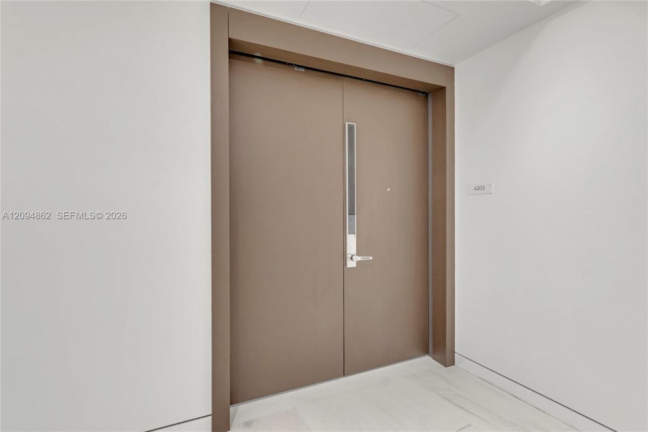 300 Biscayne Blvd Way , Unit 4203, Miami, FL 33131 Photo