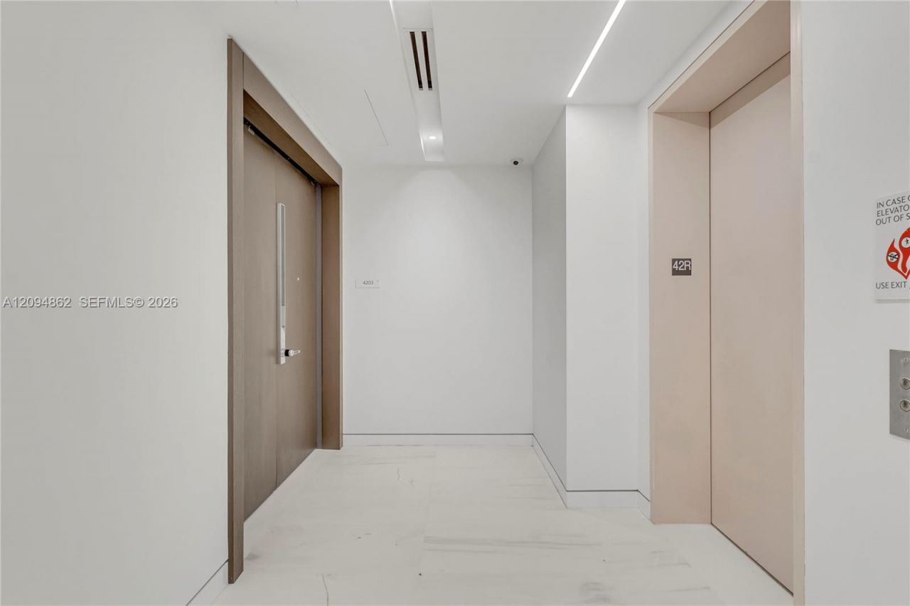 300 Biscayne Blvd Way , Unit 4203, Miami, FL 33131 Photo