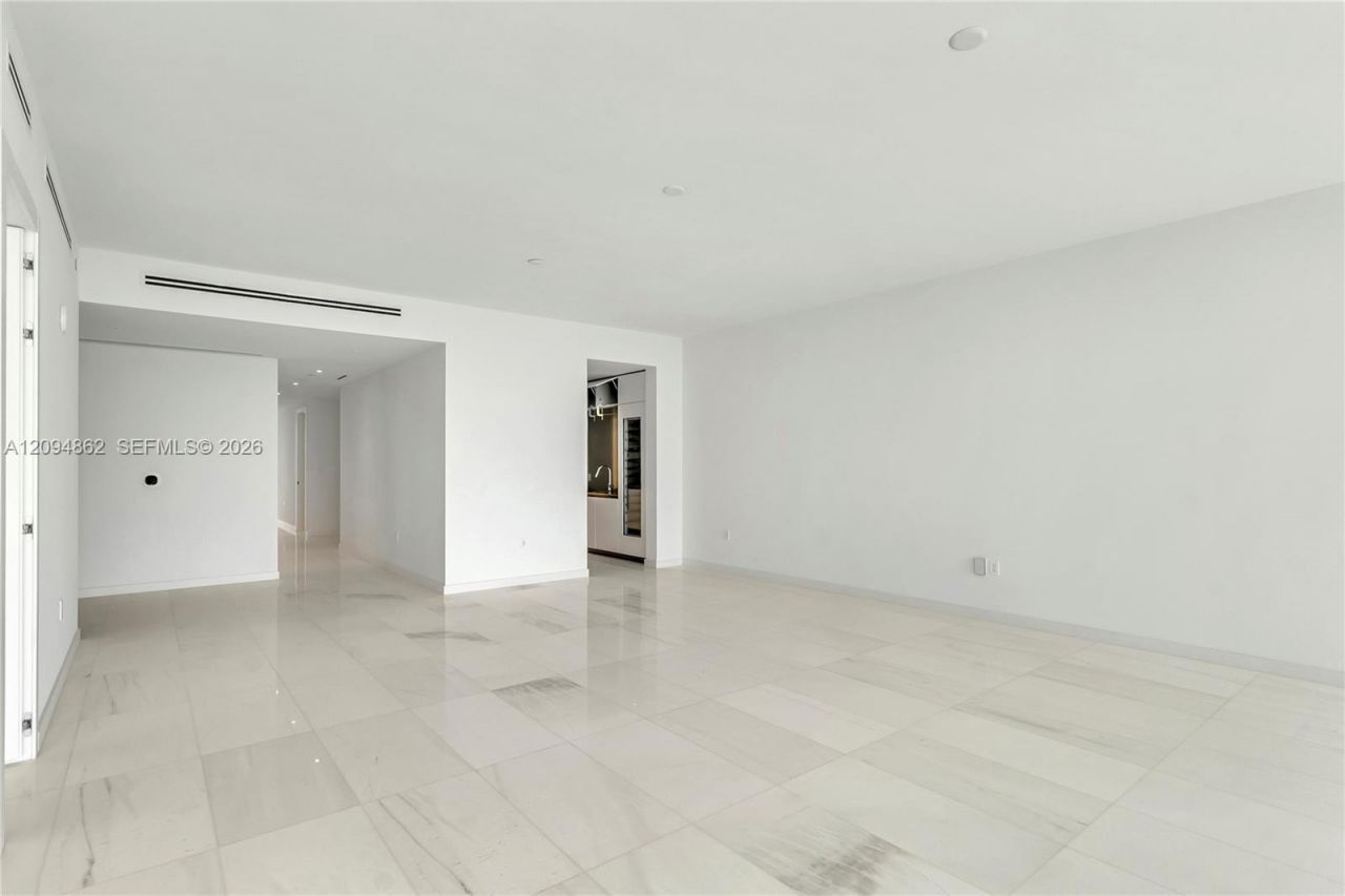 300 Biscayne Blvd Way , Unit 4203, Miami, FL 33131 Photo