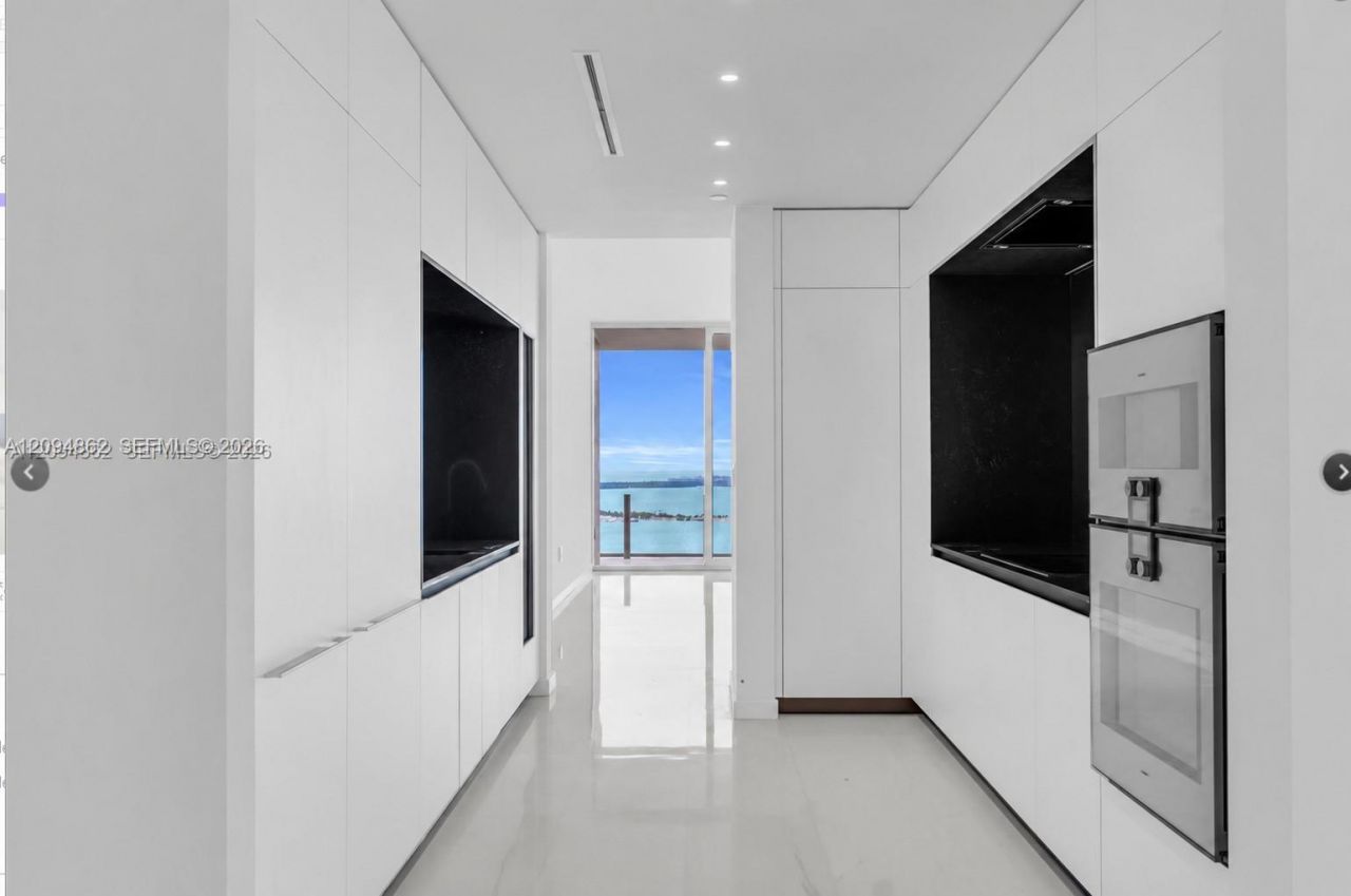 300 Biscayne Blvd Way , Unit 4203, Miami, FL 33131 Photo