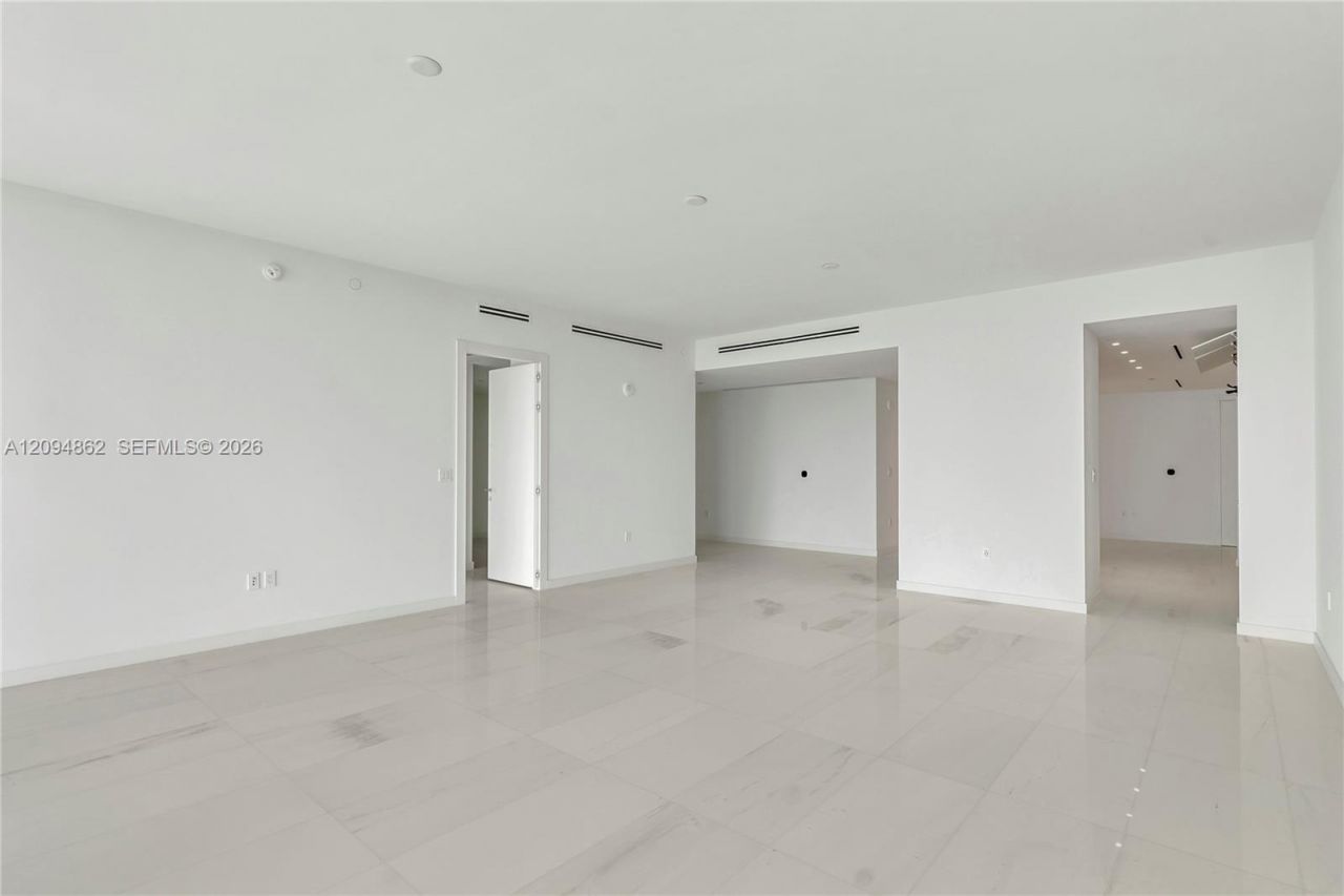 300 Biscayne Blvd Way , Unit 4203, Miami, FL 33131 Photo