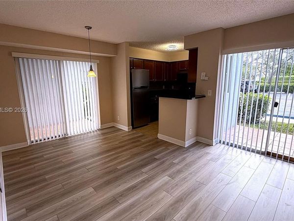 7640 Westwood Dr , Unit 406, Tamarac, FL 33321