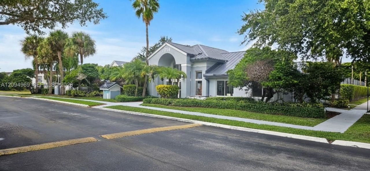 7640 Westwood Dr , Unit 406, Tamarac, FL 33321 Photo