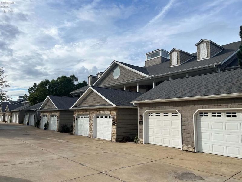 2804 Whispering Shores Drive, Vermilion, OH 44089 Photo 1