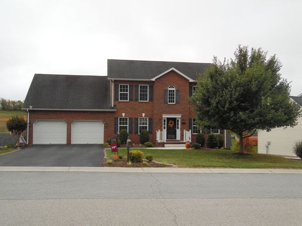 635 Keystone DR NW, Christiansburg, VA 24073