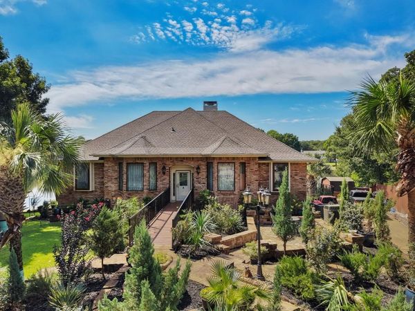 2910 Lakeshore Court, Arlington, TX 76013
