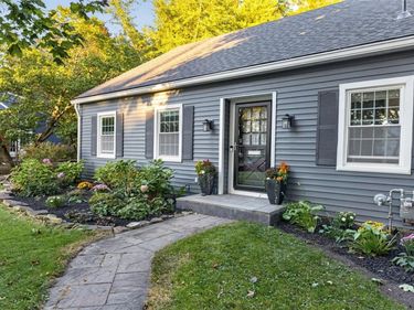 20 Schoolhouse Lane, Rochester, NY 14618