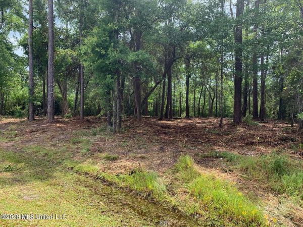 Akikai St, Diamondhead, MS 39525