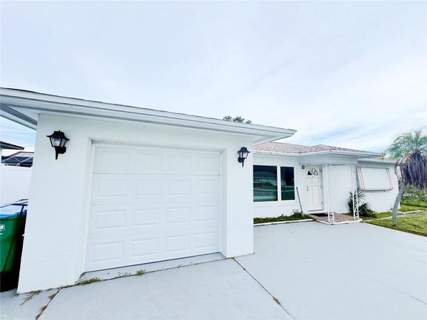 10613 LAKE VISTA DRIVE , SEMINOLE, FL 33772