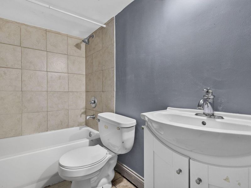 2820 Hiawatha Street , Columbus, OH 43211 Photo 16