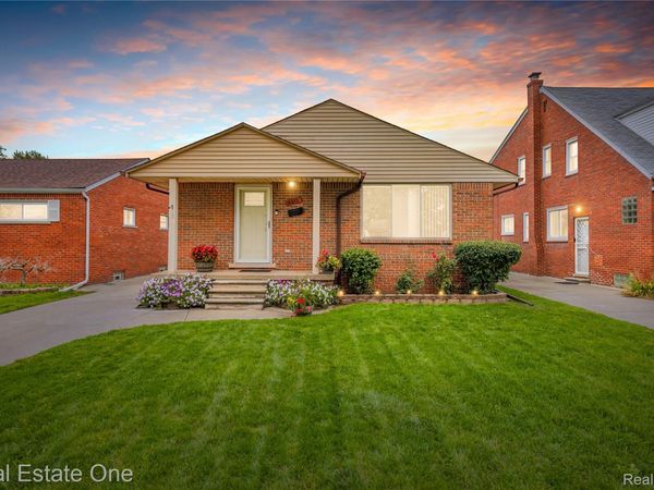 8335 Bernice , Center Line, Mi 48015