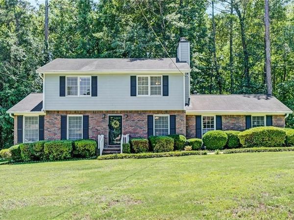 5201 Beechwood Forest Drive , Lithonia, GA 30038