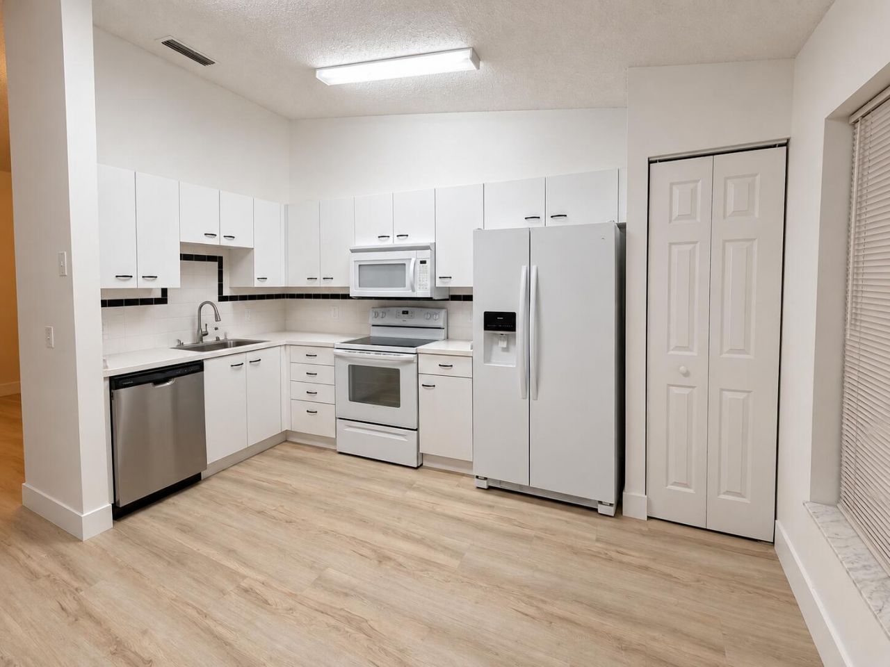 9815 Watermill Circle, Unit F, Boynton Beach, FL 33437 Photo
