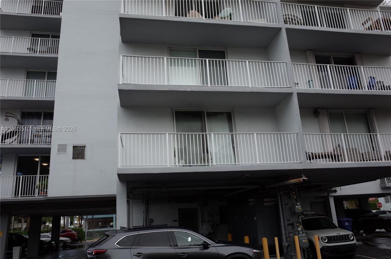 1255 Collins Ave, Unit 302, Miami Beach, FL 33139 Photo