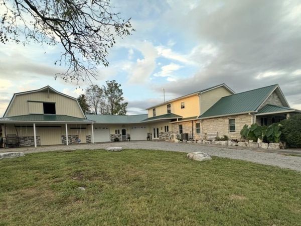 5460 Flatwoods Rd, Rose Hill, VA 24281