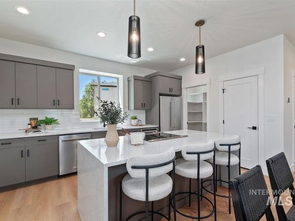 1709 S Federal Way, Boise, ID 83705