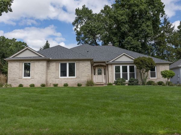 2112 FOXBORO Court, Mishawaka, IN 46545