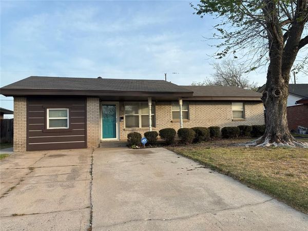 911 SW 2nd Street, Moore, OK 73160