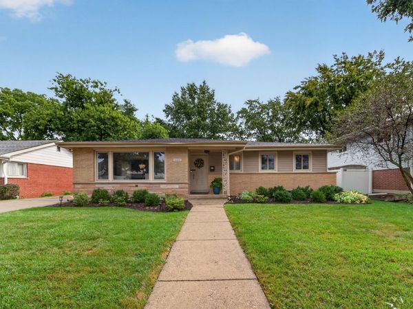 863 S Cedar Avenue, Elmhurst, IL 60126