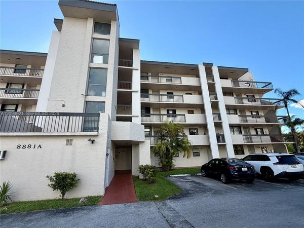 8881 A Fontainebleau Blvd, Unit 307, Miami, FL 33172