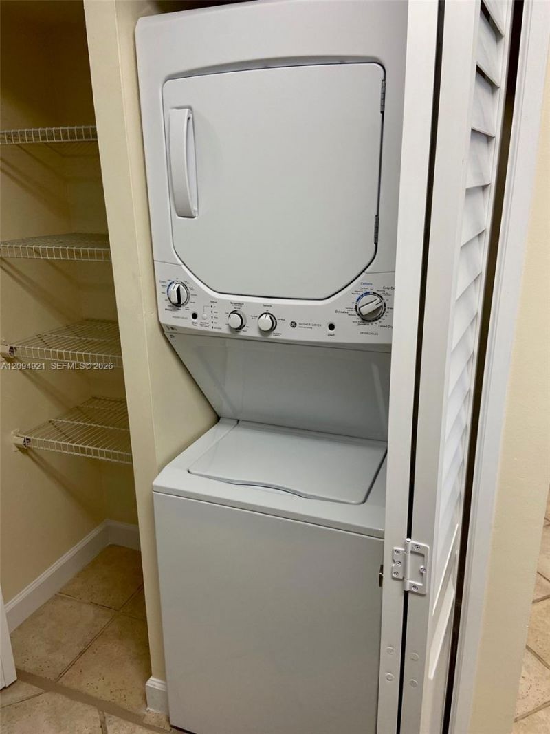 8881 A Fontainebleau Blvd, Unit 307, Miami, FL 33172 Photo